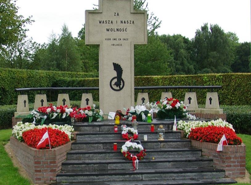 Polish War Cemetery image
