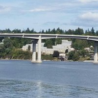 Perfectly sesigned pedestrian and automobile bridge.