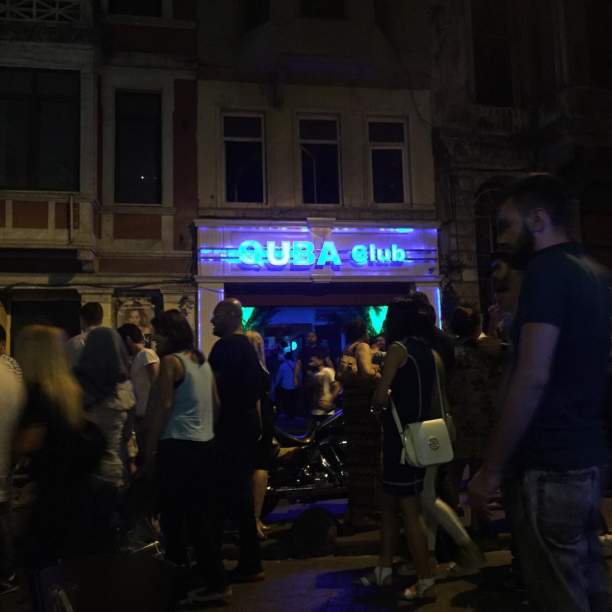 Ночные клубы стамбула. Клубы в Стамбуле. Ночная жизнь Стамбула. Ночная жизнь Стамбула для мужчин. Escape Club İstanbul.