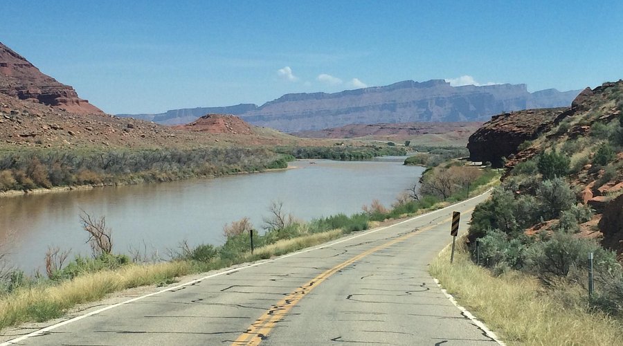 Around The Bend: Valleys in Mango Around The Bend: Valleys in Mango
