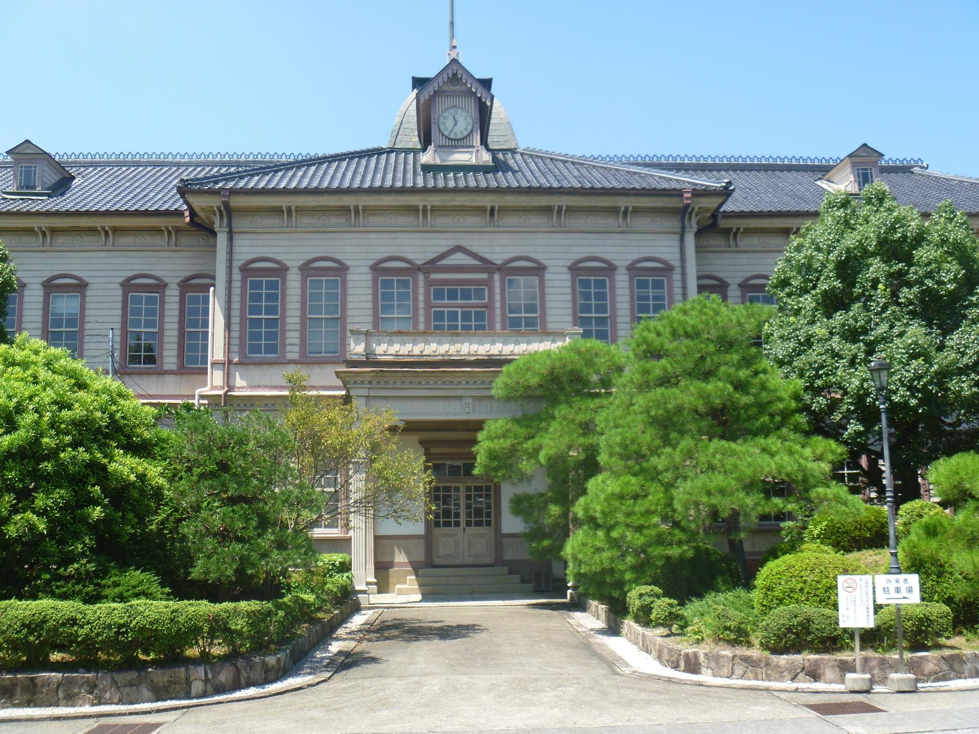 卒業アルバム 岡山県立津山高等学校 アウトレット 1972年 1974年 2冊 岡山県 津山市 高等学校 アルバム 体育祭 文化祭 部活動 他 整理品