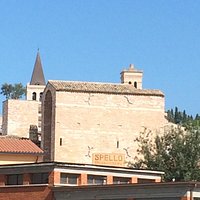 Tutto meraviglioso. Il tempo qui si è fermato. E se volete seguire una Messa coinvolgente, quest