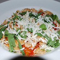 Orecchiette pomodorini, rucola e cacioricotta