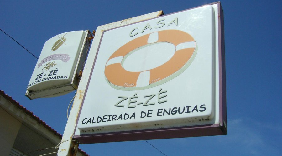 1 - Placard publicitário do restaurante.