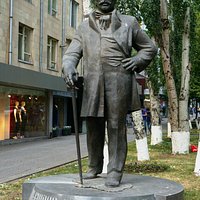 Памятник Александру Манташянцу