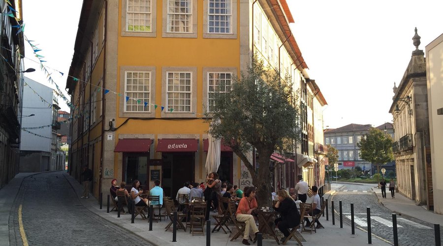 Petit bar/taverne avec terrasse que nous avons découvert aujourd'hui très sympa.