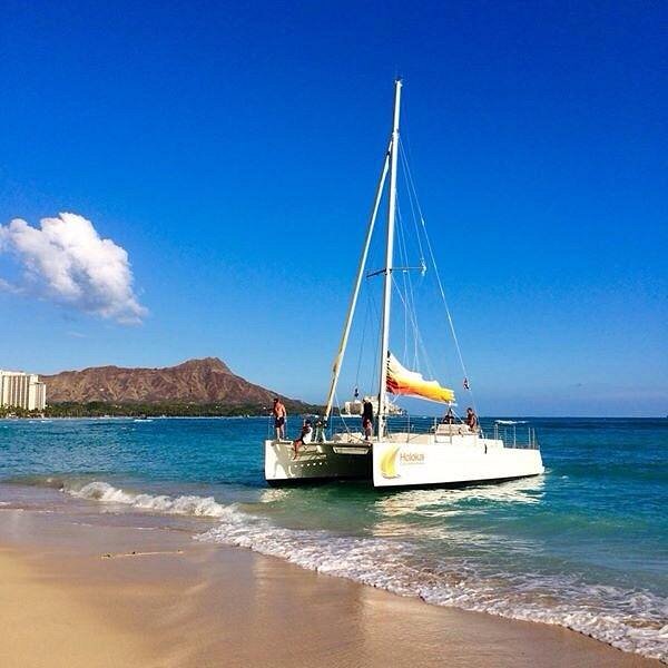 catamaran in honolulu