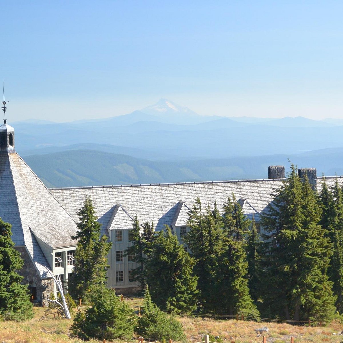 https://dynamic-media-cdn.tripadvisor.com/media/photo-o/08/dd/f1/23/timberline-lodge.jpg?w=1200&h=1200&s=1