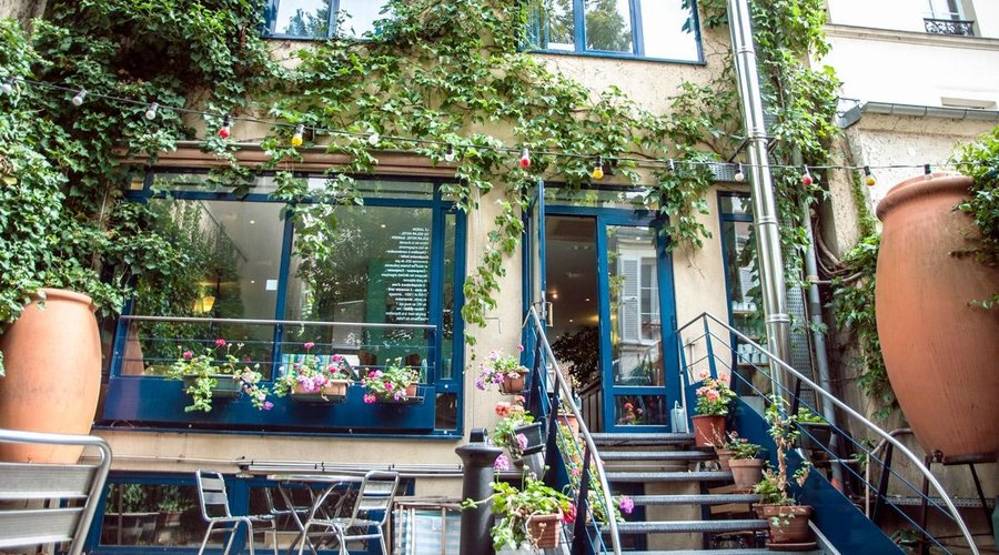 Solar hôtel côté jardin (à votre disposition pour un moment de détente)