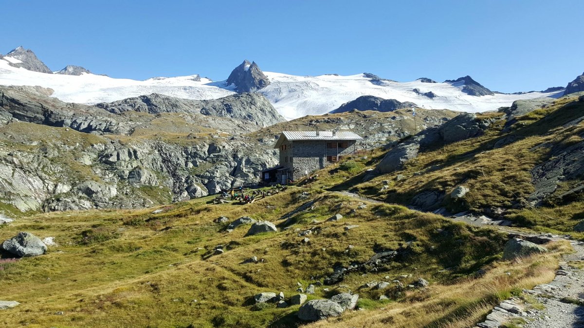 RIFUGIO DEFFEYES - Guest house Reviews (La Thuile, Italy)