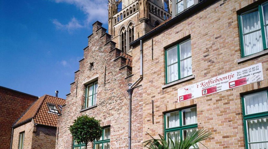 Hotel Koffieboontje is located next to the Belfry of Bruges