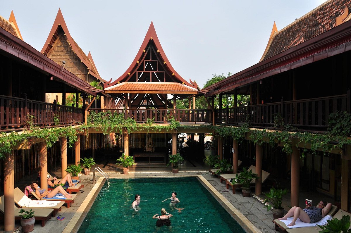 Ruean Thai Hotel, hotel in Kamphaeng Phet Province