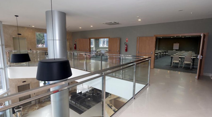 Foyer do Days Inn com vista para as Salas de Evento