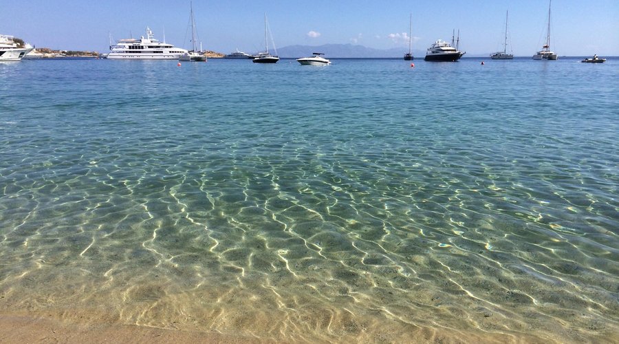 Psarou beach