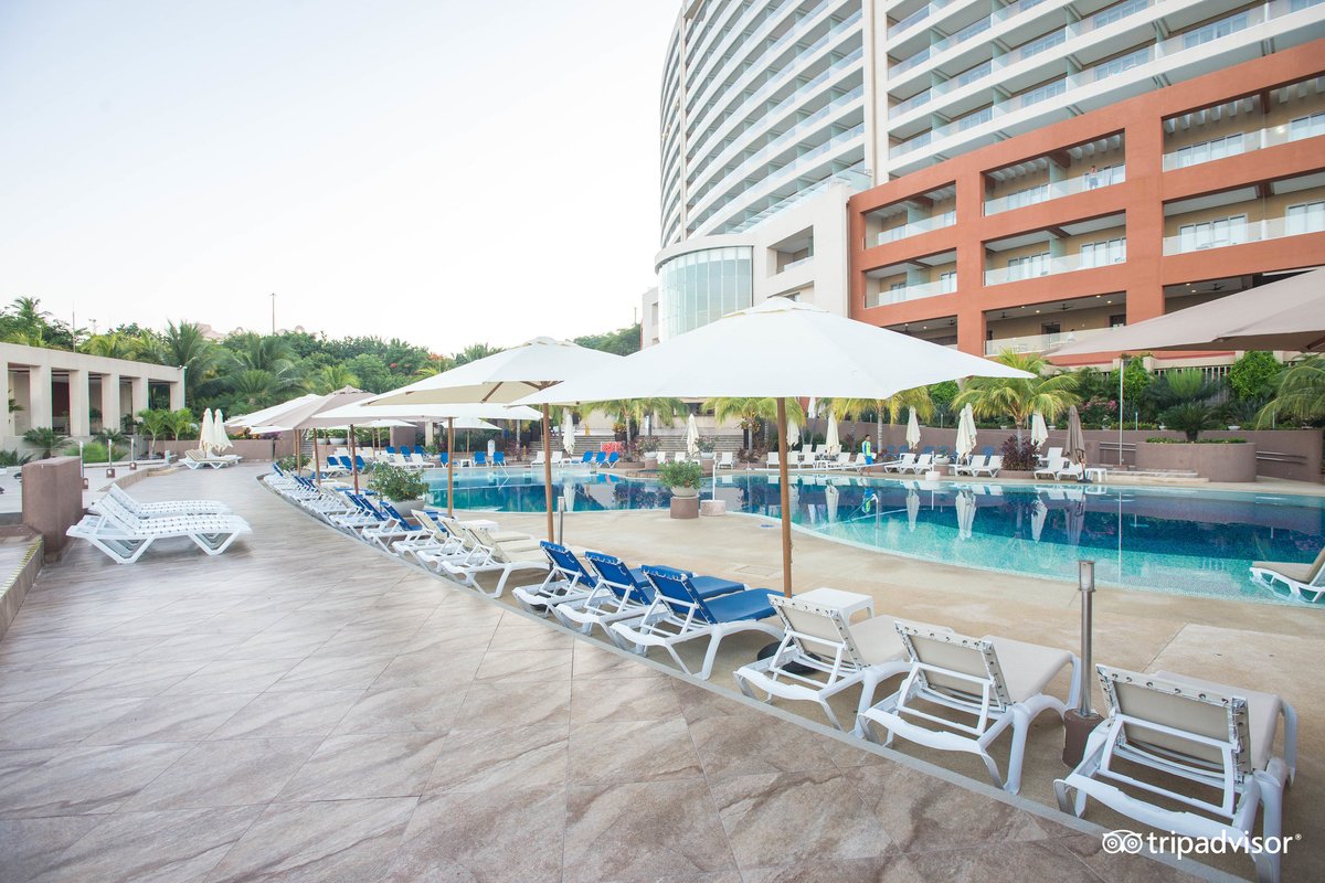 Azul Ixtapa Grand Beach Resort Spa & Convention Center Pool: Pictures ...