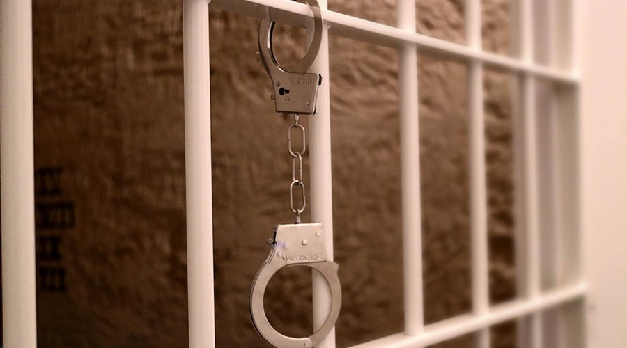 I Prison Break blir du inlåst bakom lås och bom i vår fängelsecell och får chansen att bryta dig