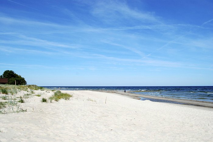 Sand och långgrunda sandstränder kännetecknar Runö.