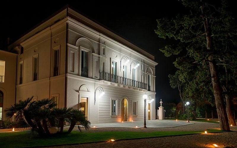 Villa Paris vista di sera