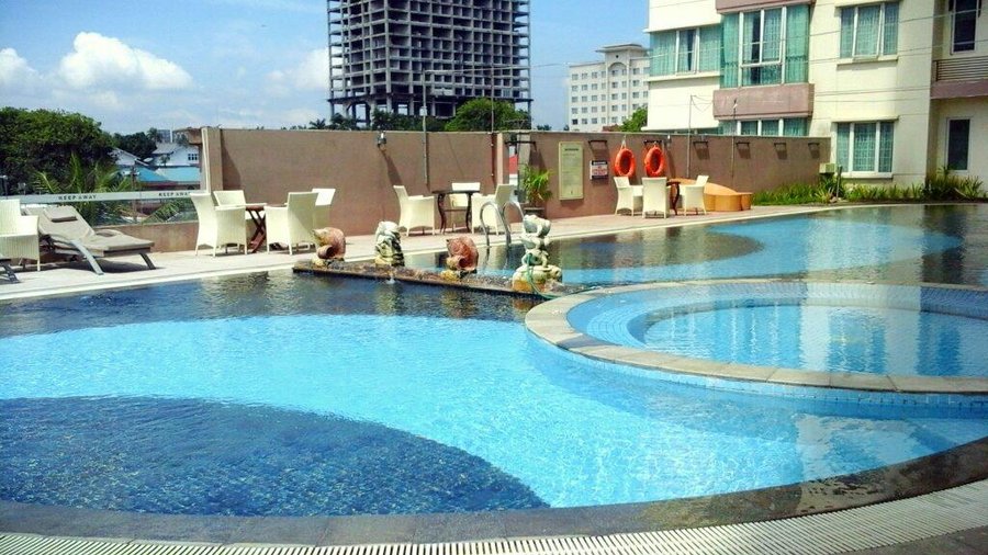 Hotel Swimming Pool
