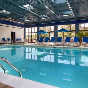 DoubleTree Virginia Beach Pool