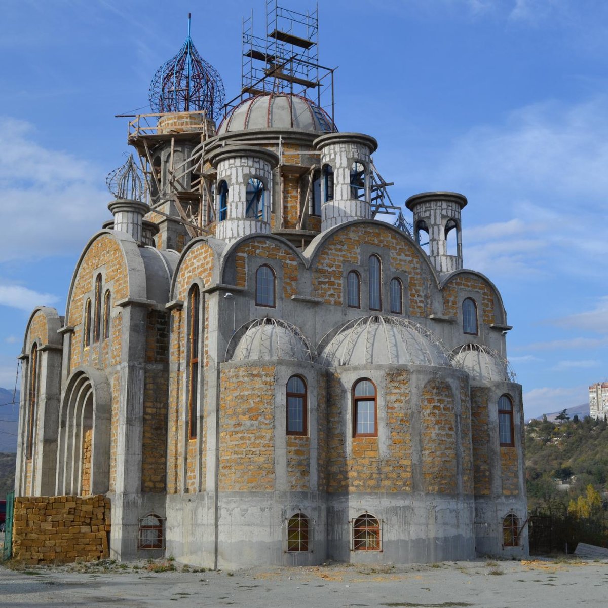 храм всех святых в алуште