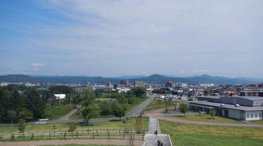 築山から東方向を望む
