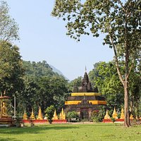 Wat Tham Pla (Fish Cave)