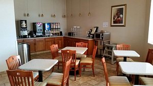 RED COACH INN & SUITES - Prices & Hotel Reviews (Red Oak, Iowa)