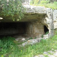grotta all'interno del parco