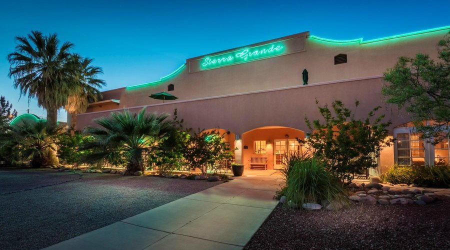 Sierra Grande Lodge Exterior