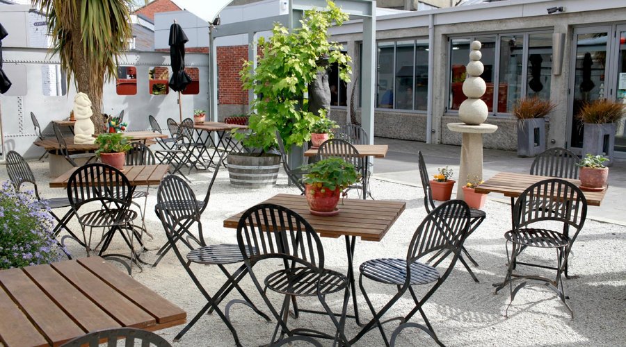 Ironic Cafe - Outdoor Dining