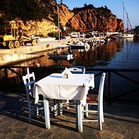 The best dinner table for romantic dinner