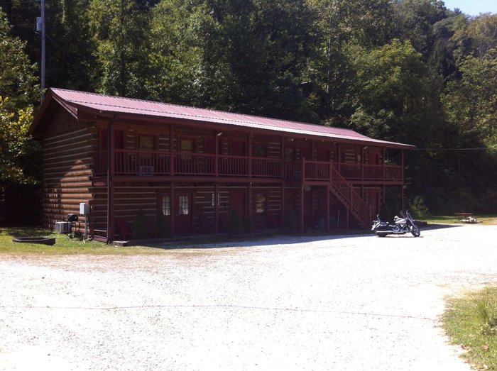 BLACK BEAR LODGE MOTEL (Slade, KY) - foto's, reviews en