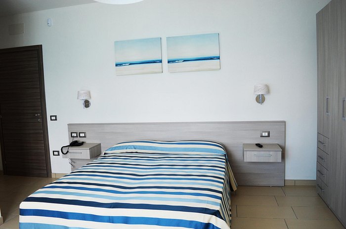 Letto.. e porta telefono - Picture of Gli Archi, Corigliano Calabro -  Tripadvisor