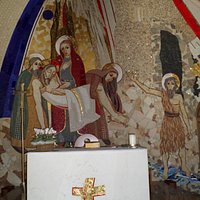 Il mosaico adiacente alla cappella della Madoninna venerata: particolare La deposizione