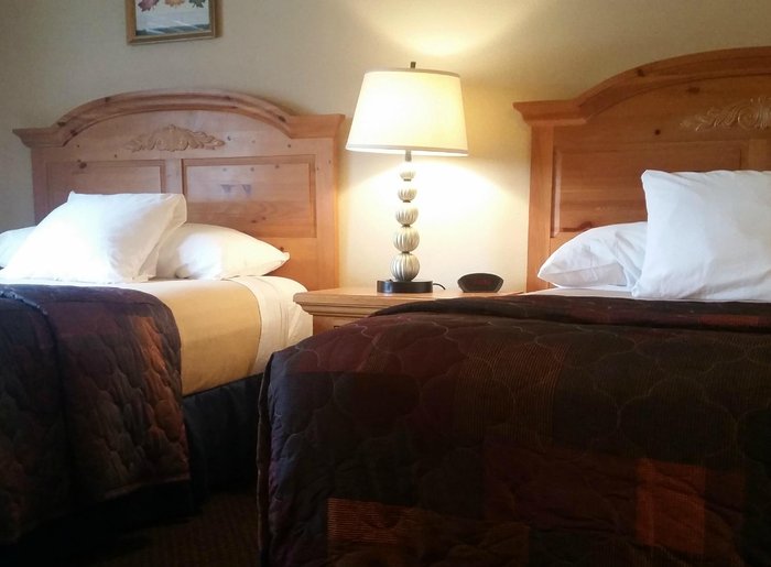 LAKESHORE INN & SUITES - Reviews, Photos