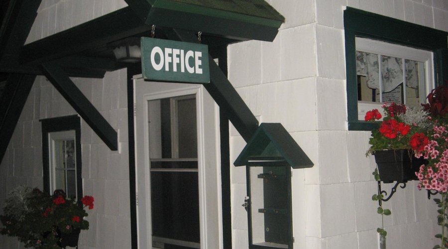 Office door and drop box for keys, yes we have real keys