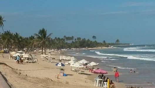 Praia de Piatã em frente hotel