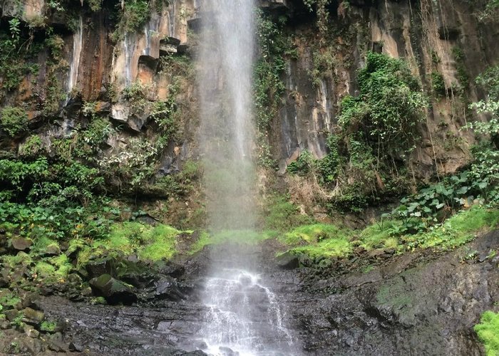 Caída de agua Los Azules para rappel