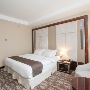 The Deluxe Room at the Swiss-Belhotel Harbour Bay