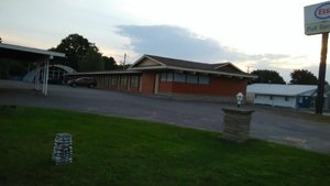 Northshore Wayside Inn in Blind River, image may contain: Hotel, Motel, Car, City