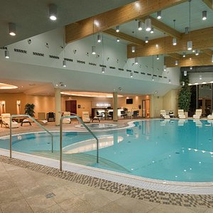 Wellness Hotel Diamant in Hluboka nad Vltavou, image may contain: Pool, Resort, Hotel, Swimming Pool