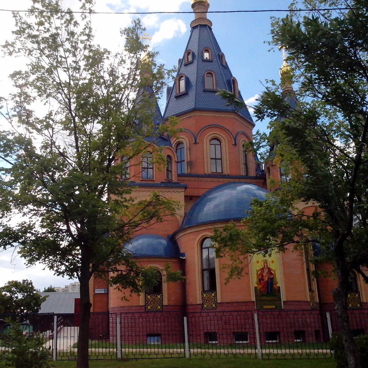 Храм державной. Храм недалеко от Щербинки.