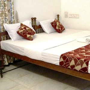 Deluxe Twin Bed