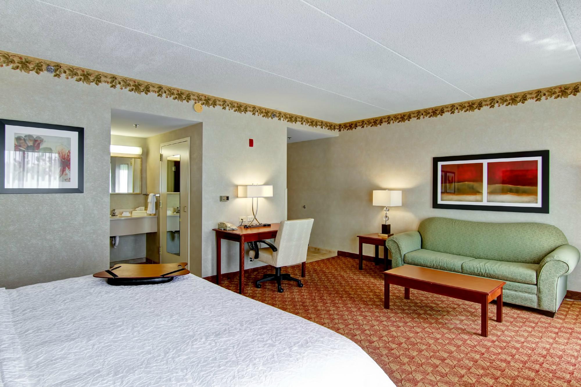Hotel photo 10 of Hampton Inn & Suites Leesburg.