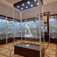 Ekspozycja historycznej porcelany śląskiej