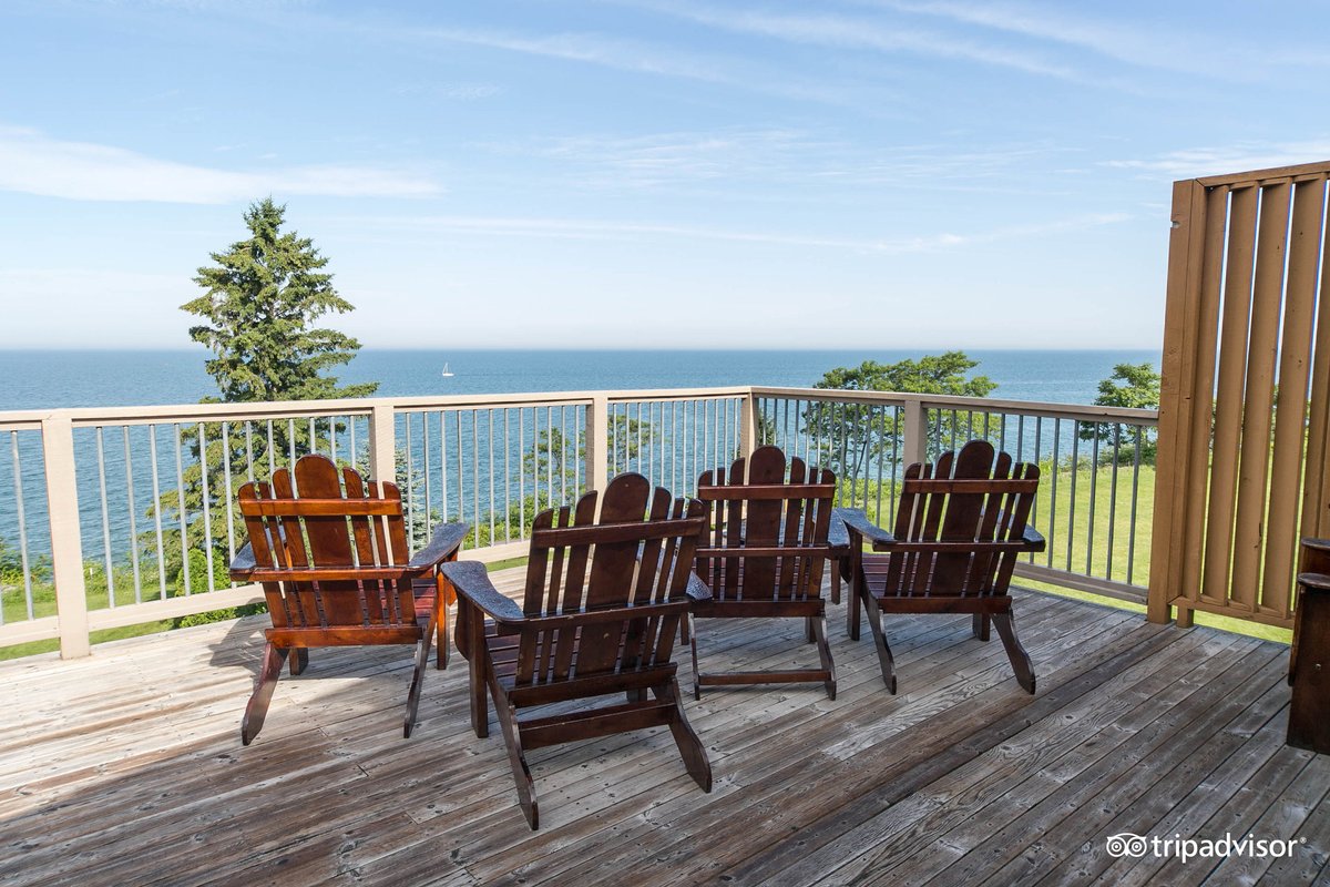 Lake Bluff Inn and Suites Private Balconies: Pictures & Reviews ...