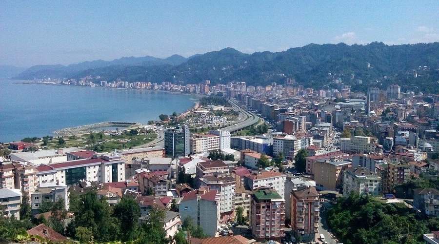 القيادة إلى ريزا واستكشاف مركز المدينة