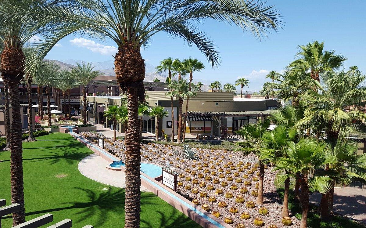 Dine on El Paseo and Contribute to #StepUpToTheTablePalmDesert