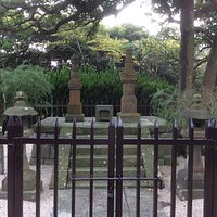三浦按針夫妻の墓